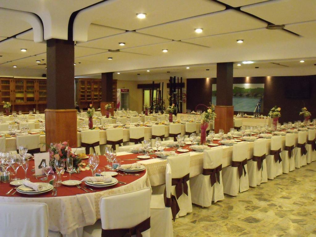 Hostal Salones Victoria Санта-Марина-дель-Рей Экстерьер фото